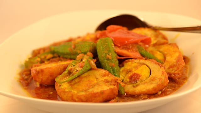 Egg with Okra.