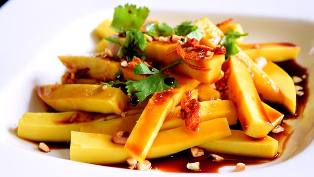 Golden Tofu Salad (Tofu Thote).